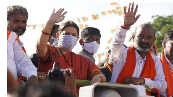 కేసీఆర్ అవినీతి పాలనకు అంతం పలకండన్న స్మృతి ఇరానీ.. ఆ హామీలు ఏమయ్యాయని ప్రశ్న