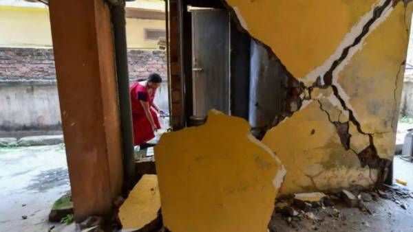 అస్సాం, జార్ఖండ్ రాష్ట్రాల్లో భూకంపాలు: భయంతో పరుగులు తీసిన జనం