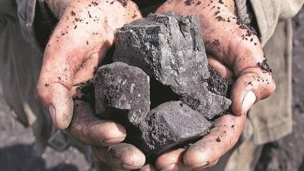 విద్యుత్ సంక్షోభంపై కేంద్రం వర్సెస్ రాష్ట్రాలు: భారత్ లో 70% విద్యుత్ బొగ్గు నుండే, ఎవరి వాదన వారిదే!!