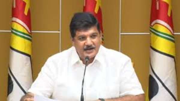 ఏపీలో డ్రగ్స్ దుమారం : టీడీపీ నేత ధూళిపాళ్ళ నరేంద్రకు కాకినాడ పోలీసుల నోటీసులు