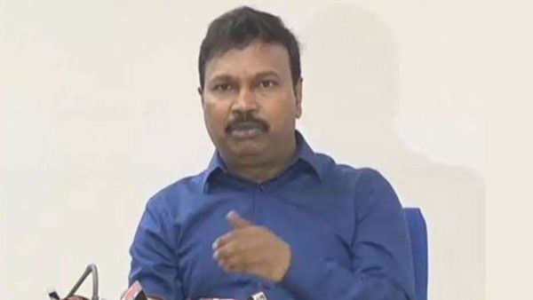 వ్యాక్సిన్ తీసుకోకుంటే నో రేషన్, నో పింఛన్: ఆ వార్తలు నమ్మొద్దు; తెలంగాణా డీహెచ్ శ్రీనివాస రావు యూటర్న్