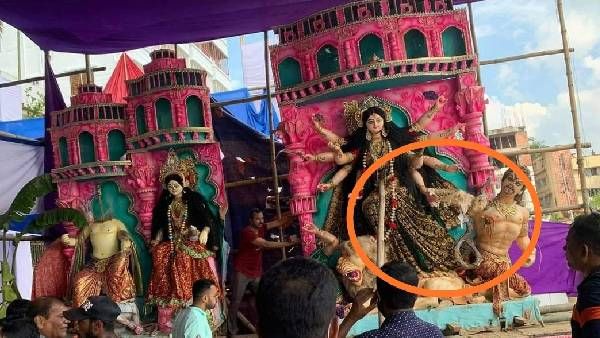 దుర్గా మండపాలు ధ్వంసం, మత ఘర్షణలు.. ముగ్గురి మృతి