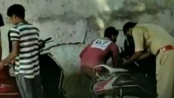 షాకింగ్: డ్రగ్స్, గంజాయి చాట్స్ కోసం హైదరాబాద్ పోలీసుల తనిఖీలు .. వీడియో వైరల్; భగ్గుమన్న నెటిజన్లు