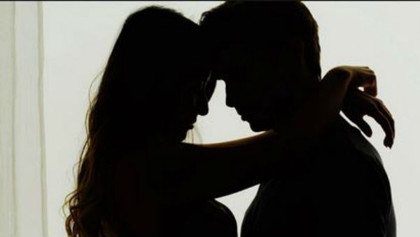 Illegal affair: సోషల్ మీడియా ఆంటీ, తండ్రి లవ్ స్టోరీలో కొడుకు విలన్, హోటల్ రూమ్ లో !