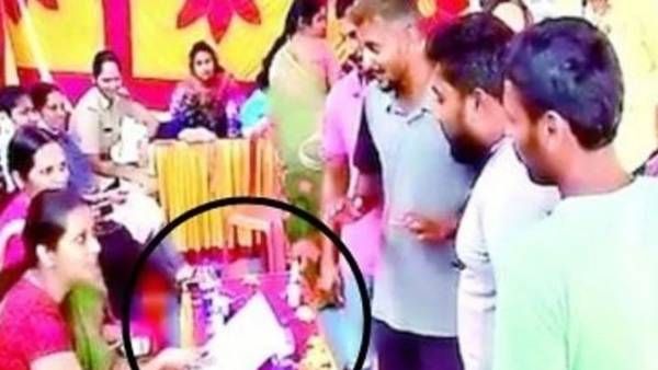 వామ్మో.. తహశీల్దార్‌కు వెరైటీ వినతి పత్రం.. పిల్లనివ్వడం లేదంట..