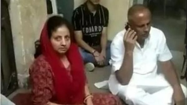 పిల్లలు తాగరా! మద్యం తాగి వాహనం నడిపితే తప్పా? అరెస్ట్ చేస్తారా?: పీఎస్‌లో ఎమ్మెల్యే ధర్నా