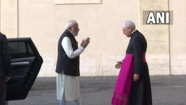 వాటికన్ సిటీలో ప్రధాని మోడీ: పోప్ ఫ్రాన్సిస్‌తో భేటీ: వెంట.. అజిత్ ధోవల్