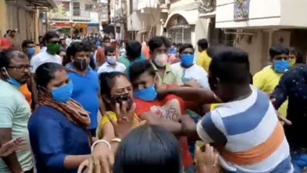 Badvel by-poll: బయట వ్యక్తులతో దొంగ ఓట్లు ..పోలింగ్ లో రగడ, పలు చోట్ల ఘర్షణలు, ఫిర్యాదులు !!