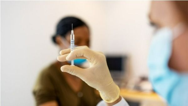 యూఎస్ కీలక నిర్ణయం- నవంబర్ 8 నుంచి వ్యాక్సిన్ వేయించుకున్న విదేశీయులకు అనుమతి