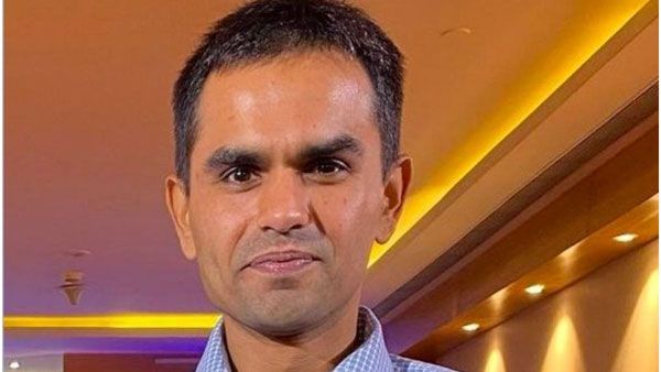 ఆర్యన్ ఖాన్ డ్రగ్స్ కేసు: సెల్ఫ్ డిఫెన్స్ లో సమీర్ వాంఖడే; తనపై కుట్ర అంటూ ముంబై పోలీసులకు ఫిర్యాదు