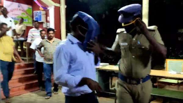 lady: ఆసుపత్రిలో డాక్టర్ అరాచకాలు, మసాజ్ లు, మహిళా ఉద్యోగులతో రూమ్ లో ?, హెల్మెట్ పెట్టుకుని !