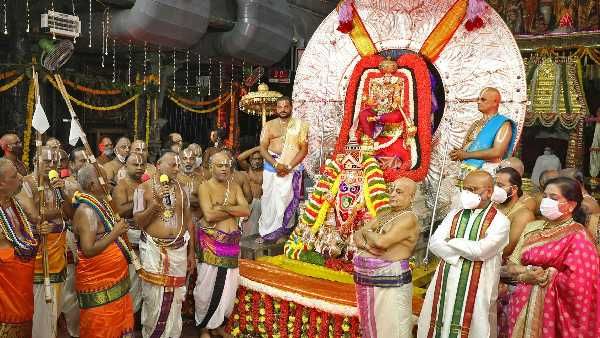 TTD: తిరుమలలో సూర్యప్రభ వాహనం, స్నపన తిరుమంజనం, రంగురంగు పూలు, కివిపండ్లు, పవిత్రమాలలు !