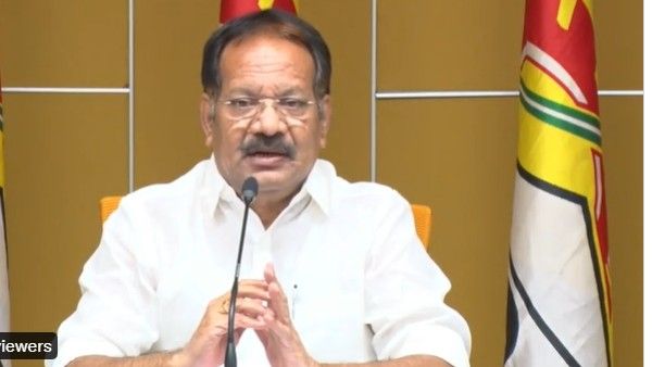 గంజాయి రచ్చ: డీజీపీ .. విజయసాయికి నోటీసులిచ్చే దమ్ముందా? పవన్ కళ్యాణ్ కు నోటీసులు ఇస్తారా? టీడీపీ నేత ప్రశ్న !