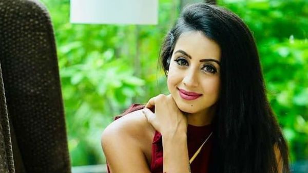 Actress: నీకు సిగ్గు మానం, మర్యాద ఏమైనా ఉందా ?, నీకారు, నీ మొగుడి కారు ఏమైయ్యింది సంజనా !