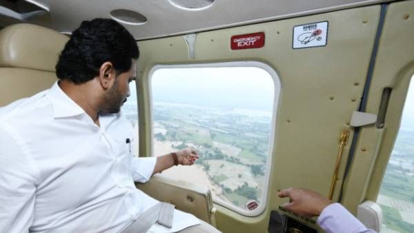 సీఎం జగన్ ఏరియల్ సర్వే: ముంపు ప్రాంతాల పరిశీలన