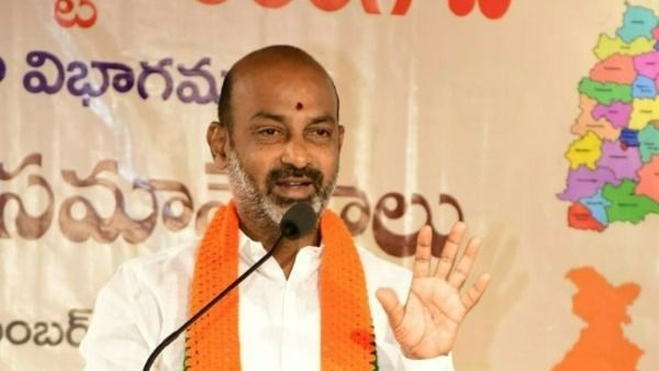 కేసీఆర్ నాలుకకు మైండ్ కు కనెక్షన్ కట్ అయ్యింది.!మెడమీద కత్తి పెడితే ఏదైనా చేస్తాడా.?మండిపడ్డ బండి సంజయ్.!