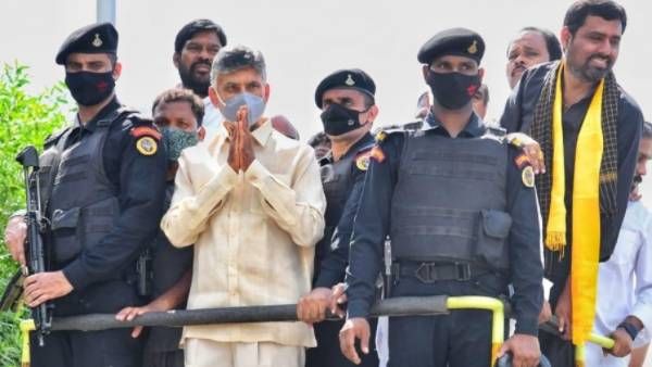 జగన్ ఇలాఖాలో చంద్రబాబు; అసెంబ్లీ బహిష్కరణ తర్వాత.. వరద ప్రభావిత ప్రాంతాల్లో పర్యటిస్తున్న టీడీపీ చీఫ్