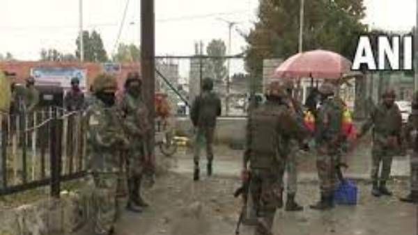 జమ్మూ కాశ్మీర్ మెడికల్ కాలేజ్ ఆస్పత్రిపై ఉగ్ర దాడి .. తప్పించుకున్న ఉగ్రవాదుల కోసం సెర్చ్ ఆపరేషన్