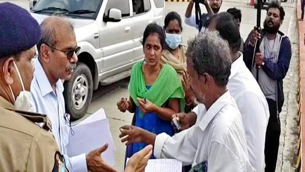 ఏపీ సీఎం కాన్వాయ్ వెంట పరుగులు తీసిన మహిళ: వెంటనే కారు ఆపిన జగన్ ఏం చేశారంటే?