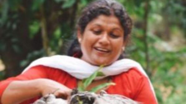 Lady leader: సొంత పార్టీ లీడర్ తో ఢిష్యూం ఢిష్యూం. పదవి దక్కలేదని వాట్సాప్ లో స్టేటస్ పోస్టు చేసి !