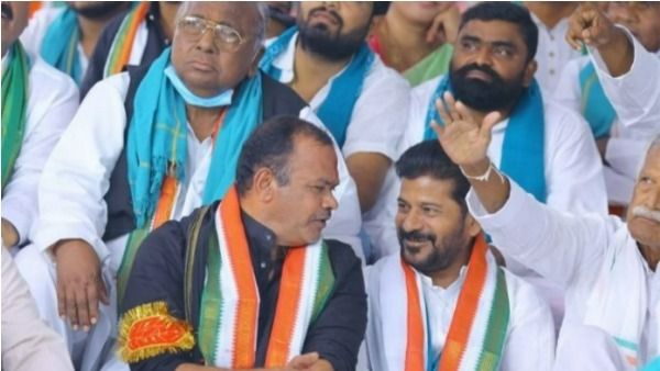 రేవంత్-కోమటిరెడ్డి ఒకే వేదిక మీద : కార్యకర్తలే నమ్మలేని విధంగా ఇద్దరూ- వీహెచ్ రాయబారంతో..!!
