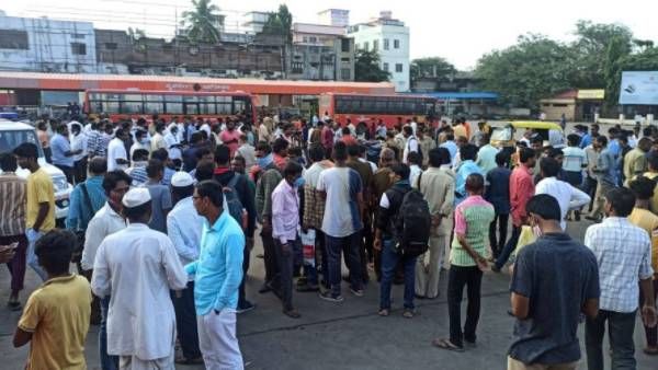 Revenge: పండగ రోజు బస్ స్టాండ్ లో కానిస్టేబుల్ కొడుకును వెంటాడి నరికి చంపేశారు, ఏం జరిగిందంటే !