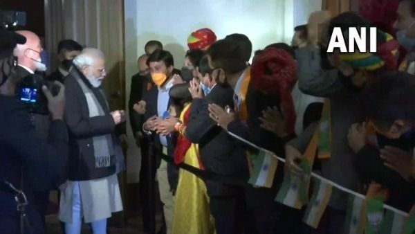 వరుసగా రెండో విదేశీ పర్యటనలో మోడీ: భారత్ మణిపూస అంటూ కీర్తించిన ఎన్నారైలు