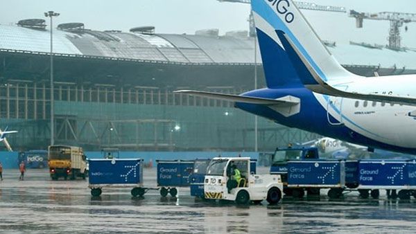 Chennai Airport- భారీవర్షాలతో చెన్నై ఎయిర్ పోర్టులో విమానాల రాక నిలిపివేత-6 గంటల వరకూ