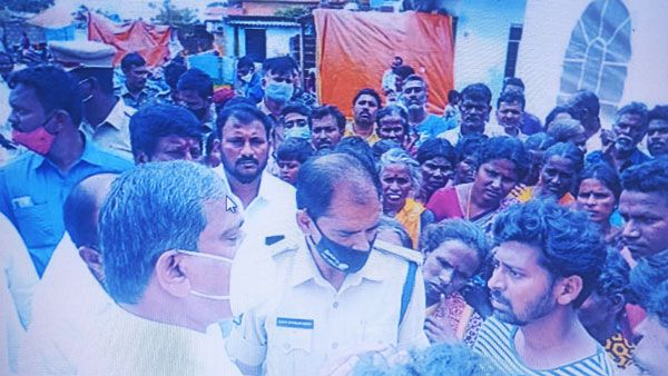 సీఎం సొంత జిల్లాలో సజ్జలకు నిరసన సెగ; పరిహారం సరిపోదన్న బాధితులు, సర్ది చెప్పిన సజ్జల