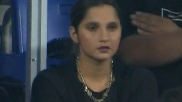 భారత్ ఉప్పు తిని..పాకిస్తాన్‌కు సపోర్ట్ చేస్తావా: సానియా మీర్జాను ఆడేసుకుంటోన్న నెటిజన్లు