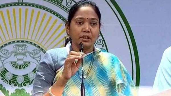 అమరావతి రైతులకు హోం మంత్రి సుచరిత హెచ్చరిక; పాదయాత్ర పేరుతో నిబంధనలు ఉల్లంఘిస్తే సహించేది లేదు