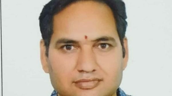 షాకింగ్ ఘటన: ట్రీట్మెంట్ కోసం వెళ్ళిన పేషెంట్ ; ట్రీట్మెంట్ చేస్తున్న డాక్టర్ ఇద్దరూ గుండెపోటుతో మృతి