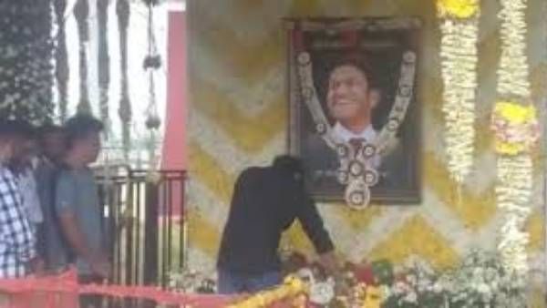 పునీత్ సమాధిని చూడగానే - హీరో సూర్య ఎమోషనల్ : అప్పును తలచకుంటూ కన్నీటి పర్యంతం..!!