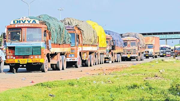 ఏపీ-తెలంగాణా మధ్య కొత్త రగడ: బోర్డర్ లో ఏపీ ధాన్యం లారీలకు బ్రేక్ ; ఏపీ రైతులకు షాక్!!