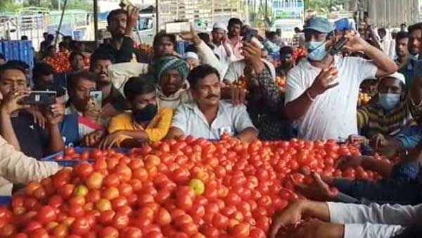 వంటింట్లో 144 సెక్షన్ విధించాల్సిందే: మండిపోతున్న టమాటా ధరలపై కేంద్రాన్ని టార్గెట్ చేసిన కాంగ్రెస్!!