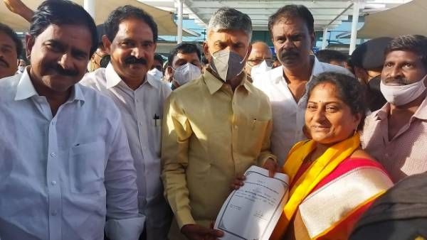 కొండపల్లి నగర పంచాయతీ టీడీపీ కైవసం-హోరాహోరీలో వైసీపీకి ఇండిపెండెంట్ షాక్