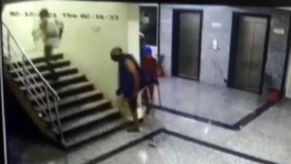 విజయవాడలో చెడ్డీ గ్యాంగ్ హల్చల్: అర్దరాత్రి తర్వాత అపార్ట్‌మెంట్‌లోకి, అలర్ట్