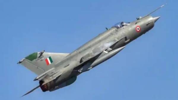 జైసల్మేర్‌లో కుప్పకూలిన మిగ్ 21 యుద్ధ విమానం: పైలట్ మృతి