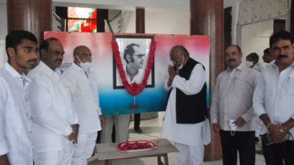 ఐదు సూత్రాల పథకం సృష్టికర్త.!సంజయ్ గాంధీ జయంతి సందర్బంగా వీహెచ్ ఘన నివాళి.!