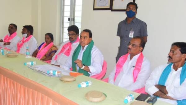 బీజేపీ మాటలు పచ్చి మోసం.!యాసంగిలో ప్రత్యమ్నాయ పంటలు వేయాలన్న మంత్రి ఇంద్రకరణ్ రెడ్డి