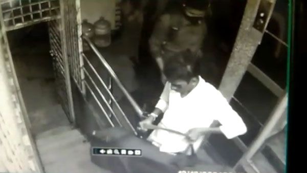 విజయవాడలో షాకింగ్ చోరీ: షార్ట్ ఫిల్మ్ చెయ్యాలని పిలిచారు; ఏకంగా కెమెరాలతోనే ఉడాయించారు