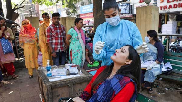 సంక్రాంతి తర్వాత థర్డ్ వేవ్; మరో మూడు వారాలు అలెర్ట్: తెలంగాణా హెల్త్ డైరెక్టర్ సంచలనం