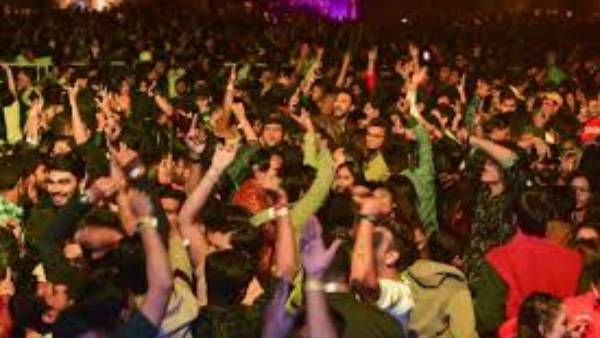 హైదరాబాద్‌లో న్యూఇయర్ వేడుకలపై ఆంక్షలు: కఠిన చర్యలంటూ సీపీ సీవీ ఆనంద్ వార్నింగ్