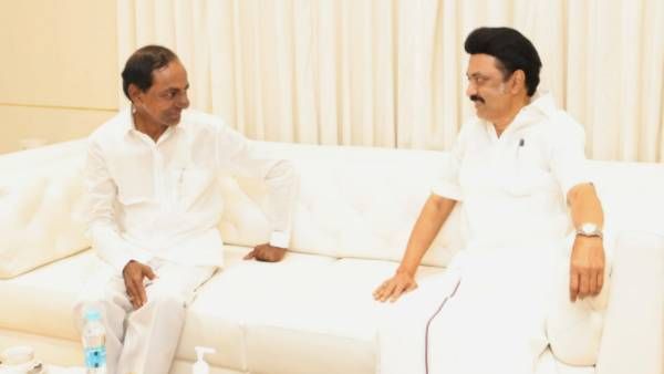 స్టాలిన్‌తో కేసీఆర్ భేటీ.. యాదాద్రి ప్రారంభోత్సవానికి రావాలని ఆహ్వానం