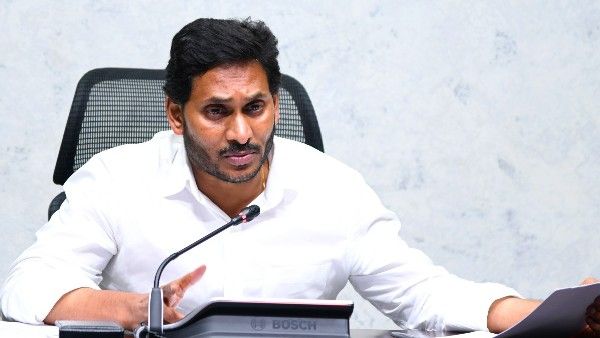 ఆర్టీసీబస్సు ప్రమాదంపై సీఎం జగన్ తీవ్ర దిగ్భ్రాంతి; మృతుల కుటుంబాలకు రూ.5లక్షల ఎక్స్ గ్రేషియా