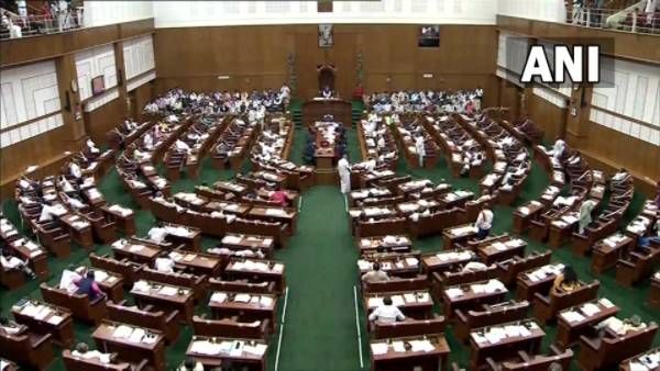 కర్నాటక అసెంబ్లీలో మతమార్పిడుల బిల్లుకు ఆమోదం- చిక్ బళ్లాపూర్ లో చర్చి ధ్వంసం