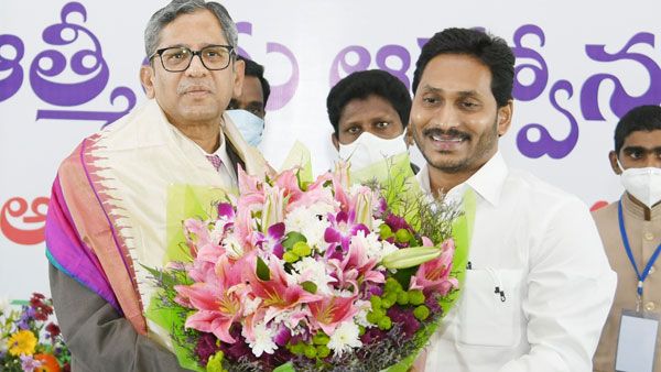 సీజేఐకు సీఎం జగన్ తేనేటి విందు- హాజరైన సుప్రీం..హైకోర్టు న్యాయమూర్తులు : ఒకే వేదికపైకి...!!