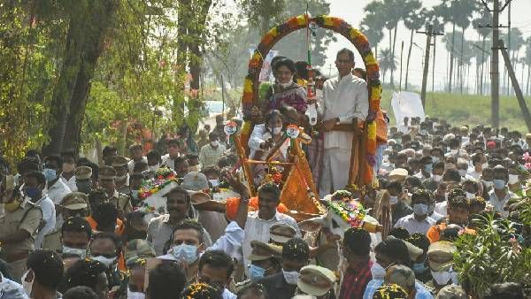 స్వగ్రామంలో.. ఎడ్లబండిపై సీజేఐ ఎన్వీ రమణ - ఏపీ ఎంట్రన్స్ లో ఘన స్వాగతం : రేపు సీఎం జగన్ మీట్...!!