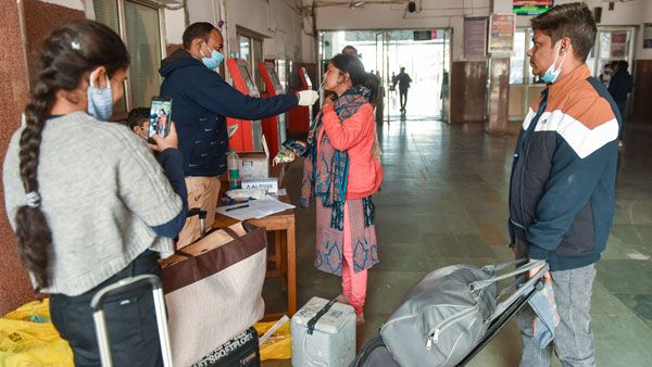 Omicron: కరోనా వైరస్ థర్డ్ వేవ్ ఎఫెక్ట్, విద్యాసంస్థలు క్లోజ్, క్లూ ఇచ్చిన మంత్రి, ప్రభుత్వం ఆలోచించే నిర్ణయం!