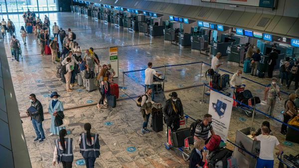 ఒమిక్రాన్ గుప్పిట్లో అమెరికా.. మూడు రోజుల్లో రెట్టింపు కేసులు.. తొలి మ‌ర‌ణం న‌మోదు